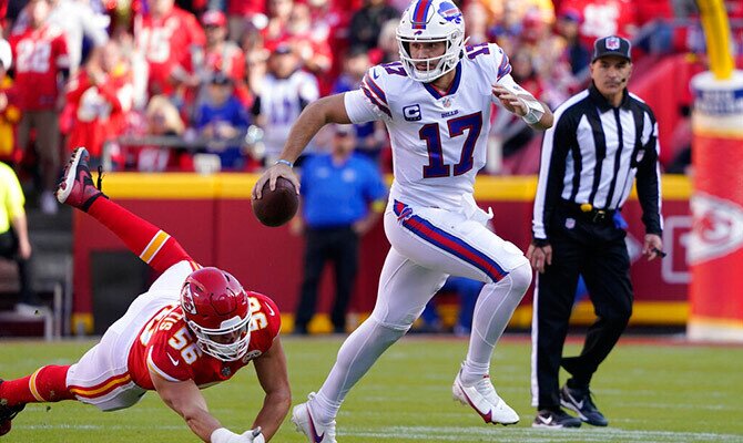 Josh Allen de Buffalo Bills en juego ante Kansas City Chiefs en la NFL