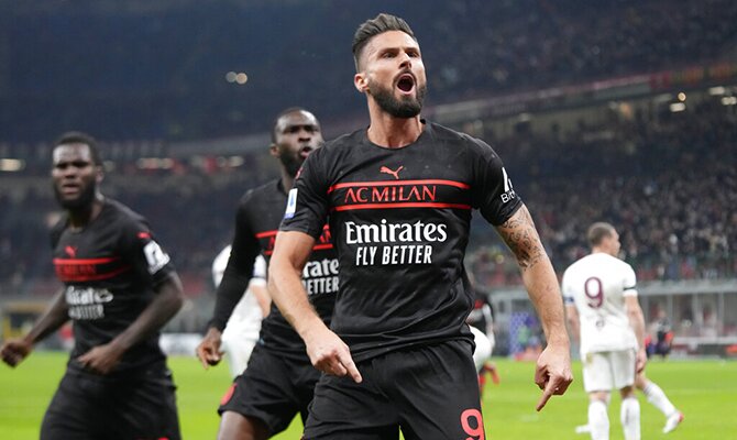 Olivier Giroud celebra con rabia un gol. Cuotas y pronósticos Roma vs Milan de la Serie A