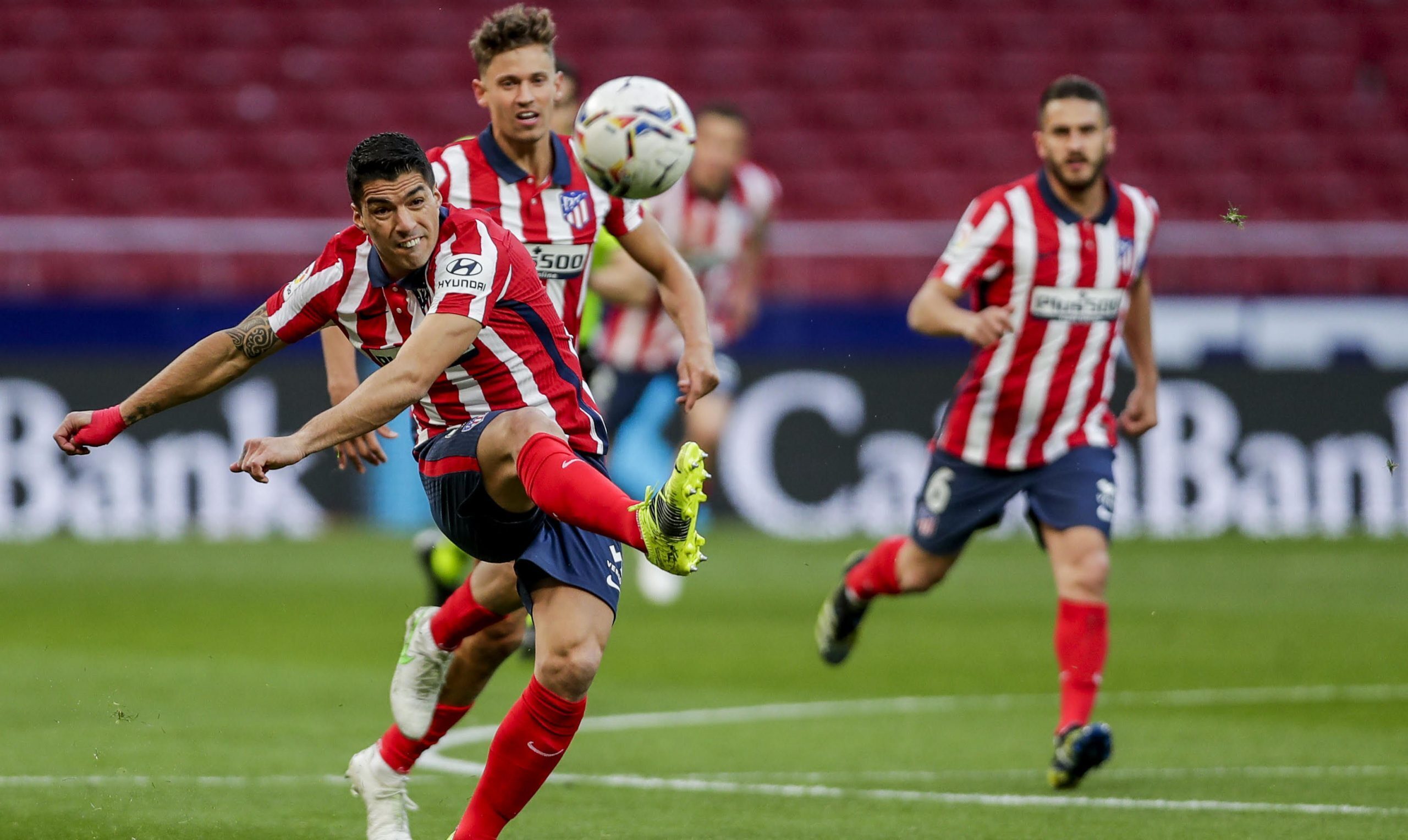 Luis Suárez tiene la experiencia para liderar a los Colchoneros en el próximo encuentro de la Liga Sevilla vs Atlético de Madrid.