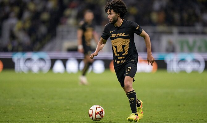 Cesar Huerta de Pumas de la UNAM en partido de la Liga MX
