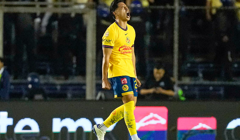 Ramon Juarez celebra un gol del America en el Apertura 2024