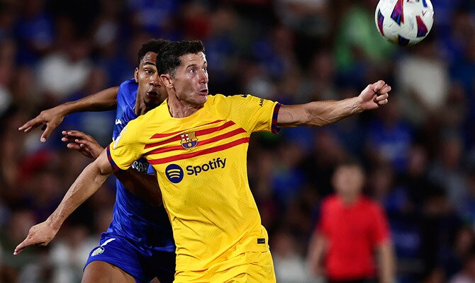 Robert Lewandowski en partido del Barcelona frente al Getafe