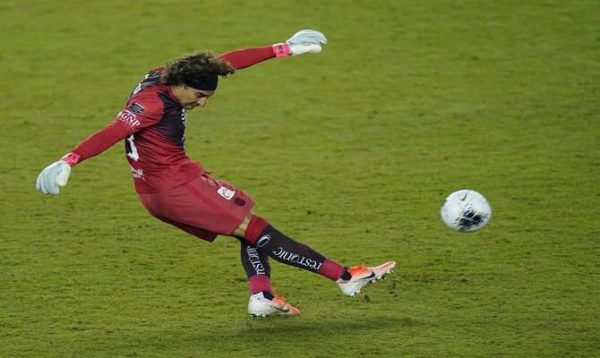 Guillermo Ochoa buscará mantener su portería imbatida en el próximo Xolos vs América de la Liga Mx