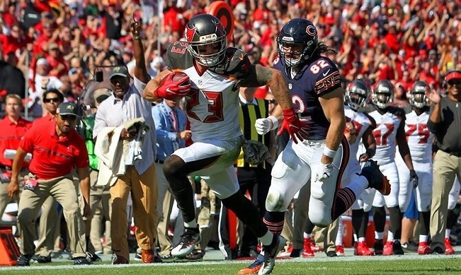 Chris Conte y la dfensiva de los Bucaneros ha batallado esta temporada.