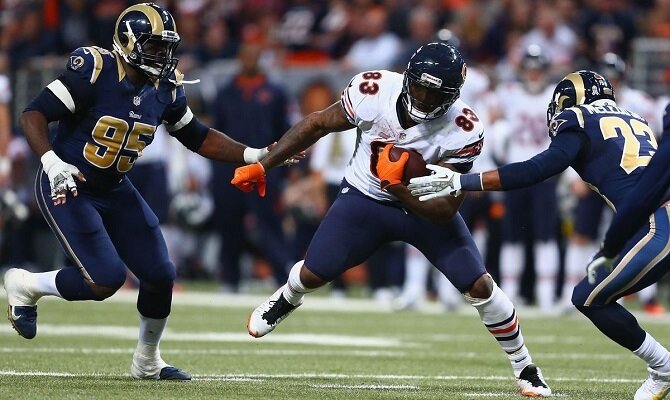 Los Osos de Chicago reciben a los Carneros de Los Angeles en un duelo de líderes divisionales.