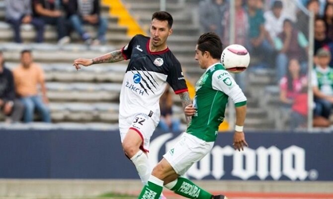 Lobos BUAP recibe a Cruz Azul en un duelo en busca de la Liguilla.