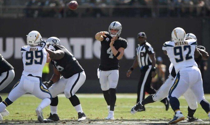 Los Raiders de Oakland reciben a los Cargadores de Los Angeles.