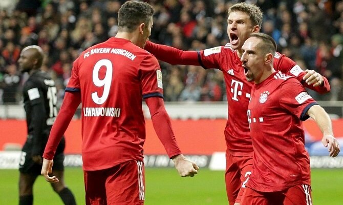 El Bayern Munich va por un título más ante el Eintracht Frankfurt.