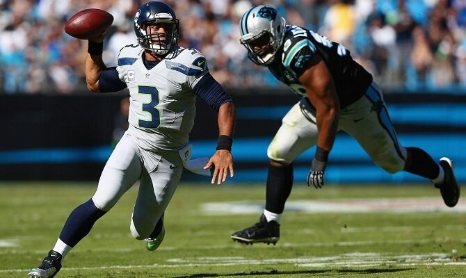 Los Halcones Marinos de Seattle y Panteras de Carolina chocan en un duelo de aspirantes a playoffs.